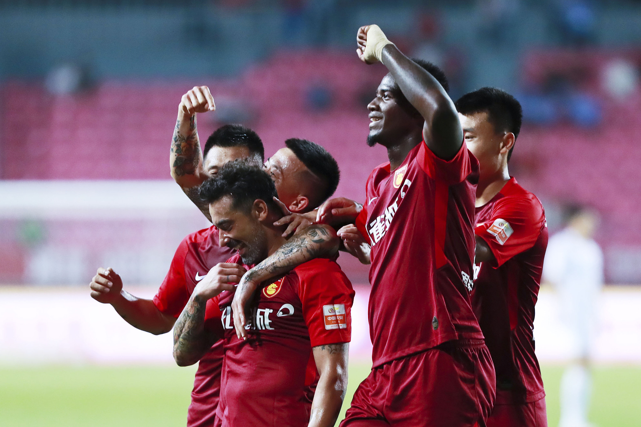 111-103！詹姆斯关键球助湖人胜鹈鹕，后者遭遇八连败